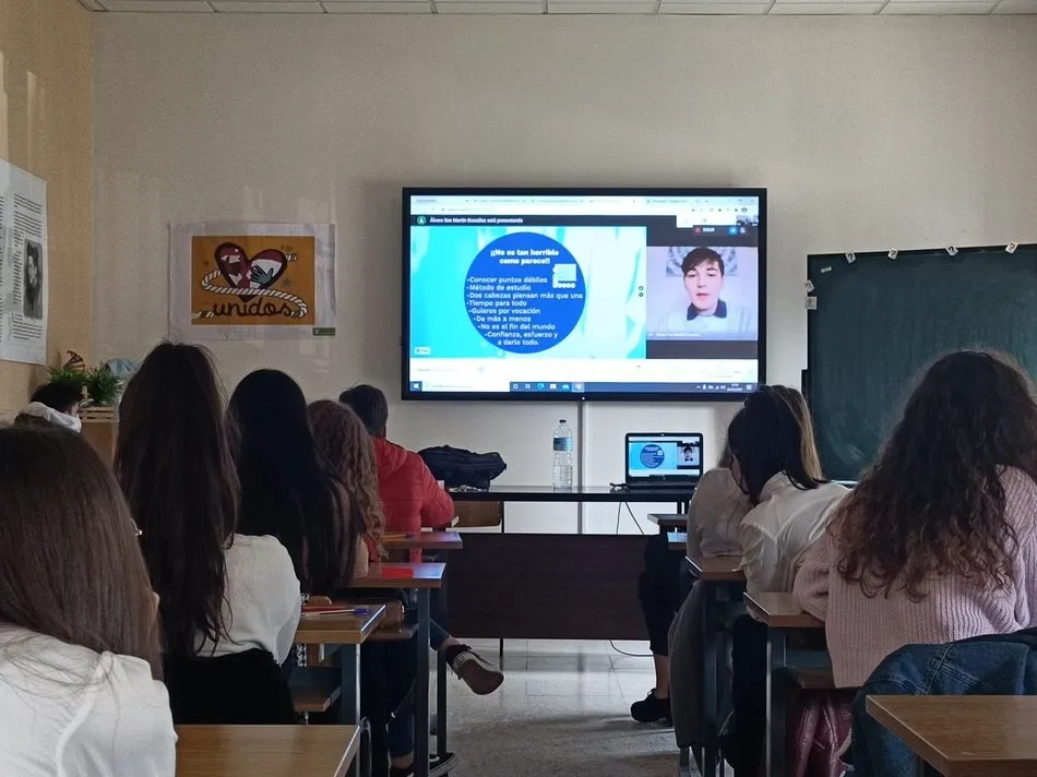 Foto 2 - &lsquo;Acompa&ntilde;ando tu futuro&rsquo;, jornada de orientaci&oacute;n acad&eacute;mica en el Colegio Santa Teresa