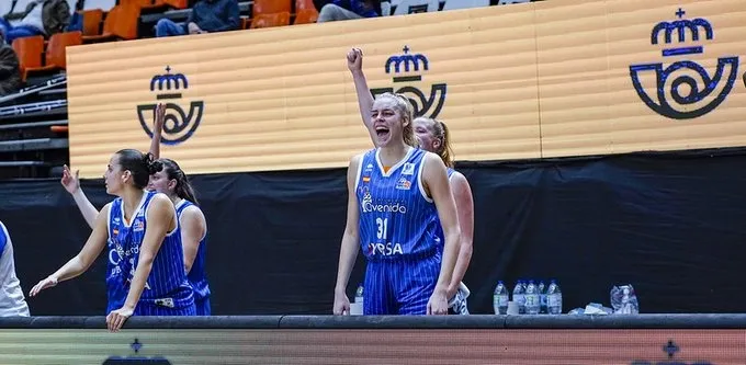Foto 3 - El Perfumer&iacute;as Avenida pasa a semis tras aplastar al Ensino Lugo (82-51)