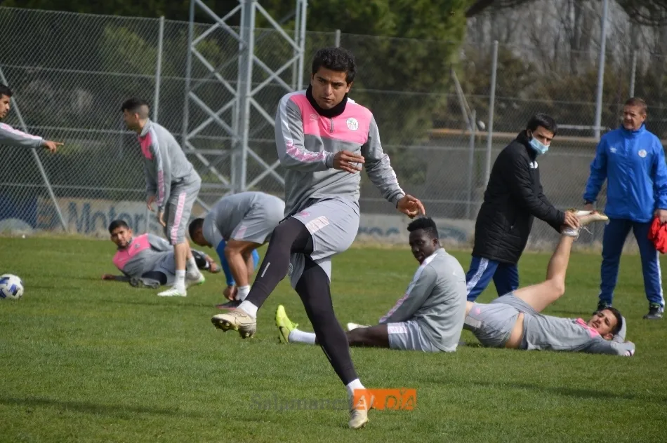 Foto 11 - Juancho completa su primer entrenamiento con el Salamanca UDS y el buen ambiente reina en la...