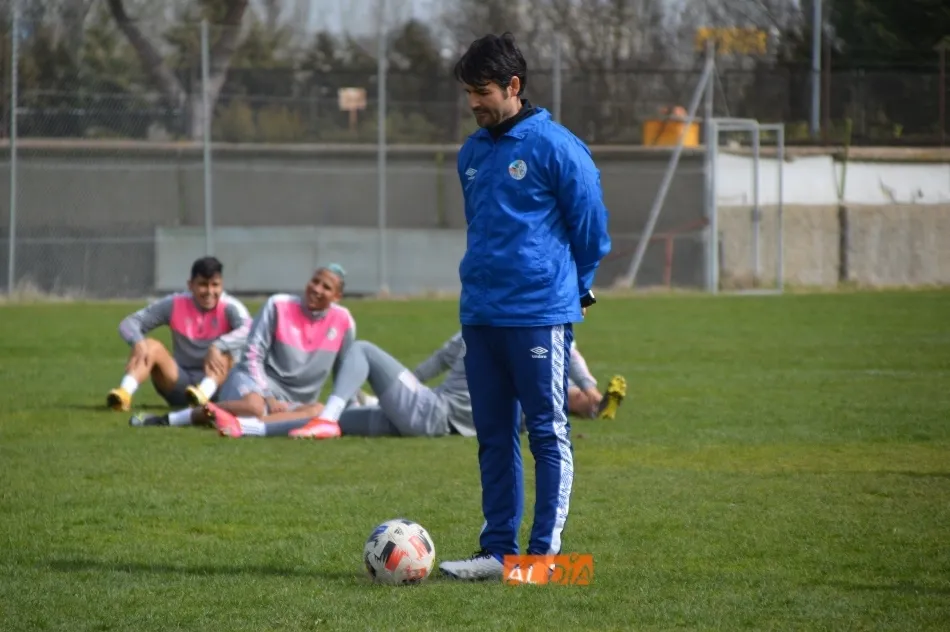 Foto 7 - Juancho completa su primer entrenamiento con el Salamanca UDS y el buen ambiente reina en la...