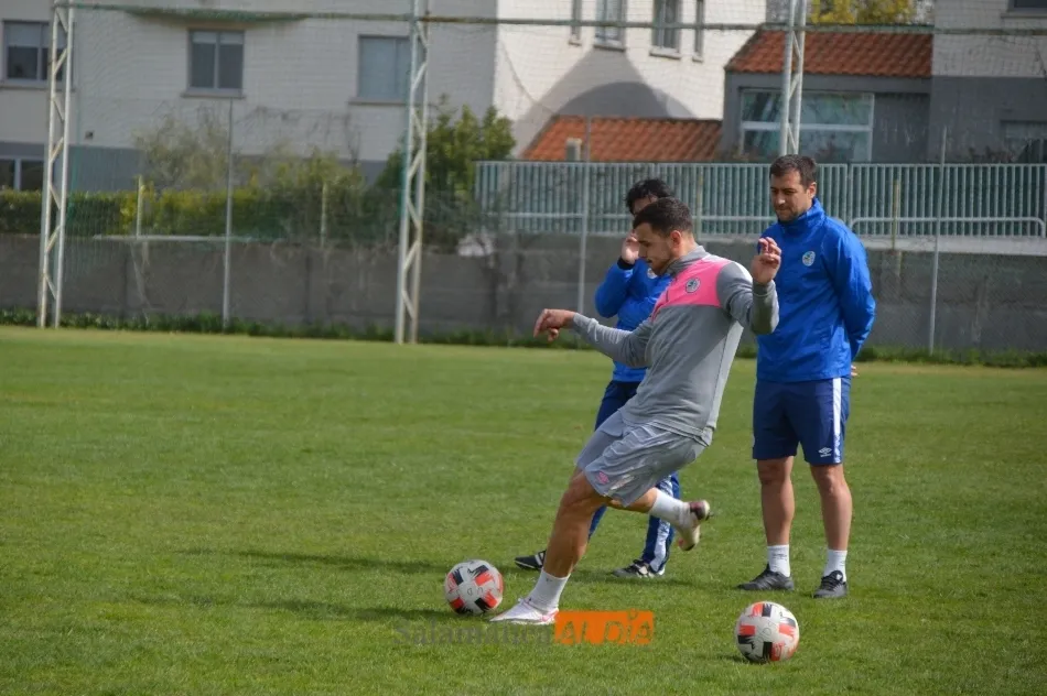 Foto 5 - Juancho completa su primer entrenamiento con el Salamanca UDS y el buen ambiente reina en la...