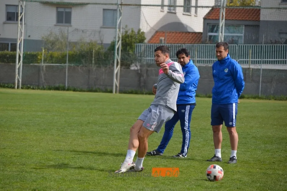 Foto 4 - Juancho completa su primer entrenamiento con el Salamanca UDS y el buen ambiente reina en la...