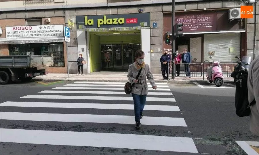 Foto 2 - La avenida de Italia estrena sem&aacute;foros en todos sus pasos de peatones
