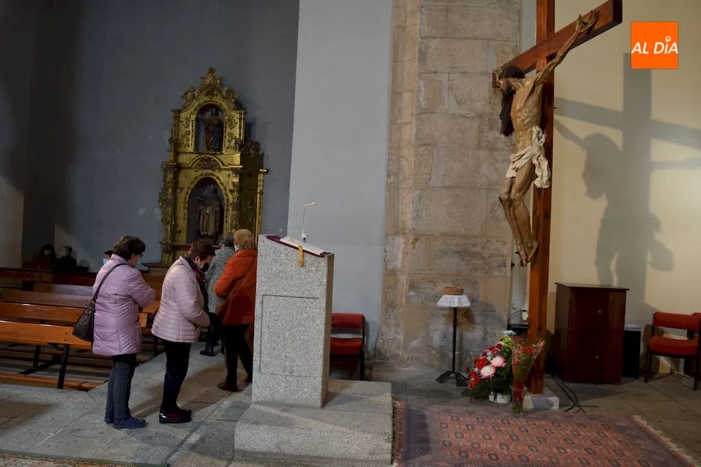 Foto 8 - El tradicional besapi&eacute;s al Cristo de la Salud, sustituido por segundo a&ntilde;o consecutivo por una...