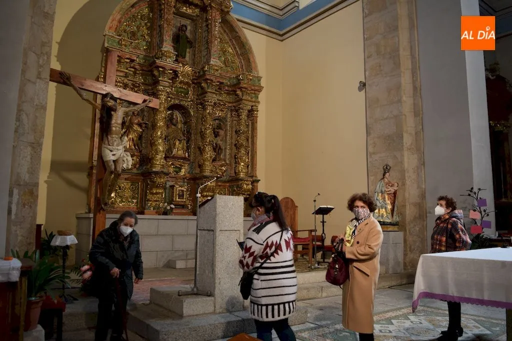 Foto 6 - El tradicional besapi&eacute;s al Cristo de la Salud, sustituido por segundo a&ntilde;o consecutivo por una...