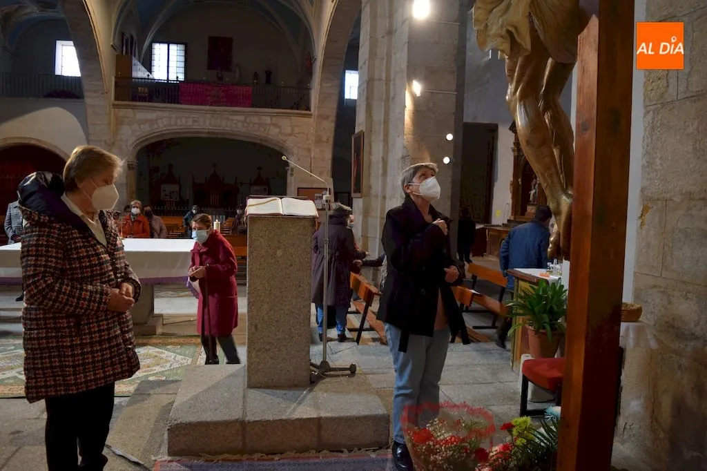 Foto 5 - El tradicional besapi&eacute;s al Cristo de la Salud, sustituido por segundo a&ntilde;o consecutivo por una...
