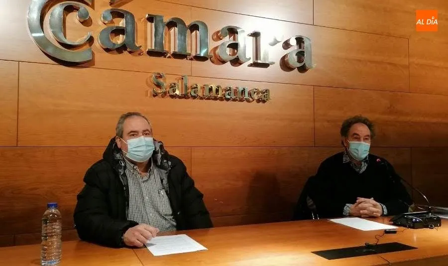 El presidente de la Federación de Empresarios de Servicios Deportivos de Castilla y León (Fedecyl) y de la Asociación de Gimnasios e Instalaciones Deportivas de Salamanca, Javier Sanz, a la derecha, junto al también directivo de Fedecyl, Alberto del Val.