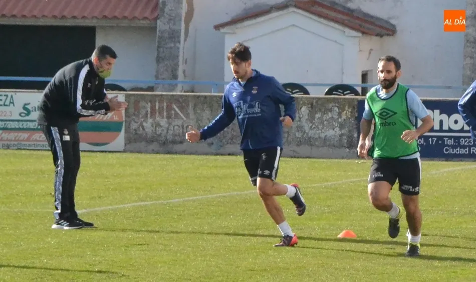 Es muy meritorio jugar por 0€ y amar el escudo de tu pueblo, eso es un orgullo  