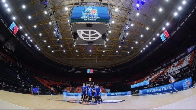 Foto 6 - El Perfumer&iacute;as Avenida cae en la pr&oacute;rroga con el Uni Girona y no consigue colarse en la final de...