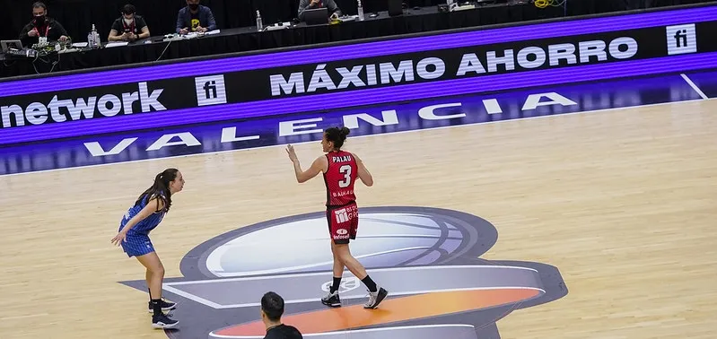 Foto 4 - El Perfumer&iacute;as Avenida cae en la pr&oacute;rroga con el Uni Girona y no consigue colarse en la final de...