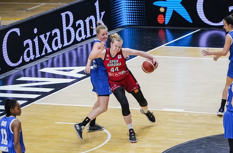 Foto 3 - El Perfumer&iacute;as Avenida cae en la pr&oacute;rroga con el Uni Girona y no consigue colarse en la final de...