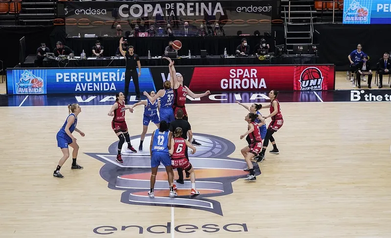 Foto 2 - El Perfumer&iacute;as Avenida cae en la pr&oacute;rroga con el Uni Girona y no consigue colarse en la final de...