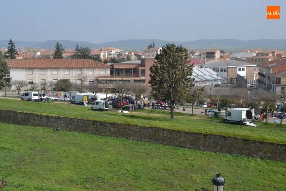 Foto 7 - Un total de 10 puestos acaban por conformar el mercadillo sabatino de esta semana  