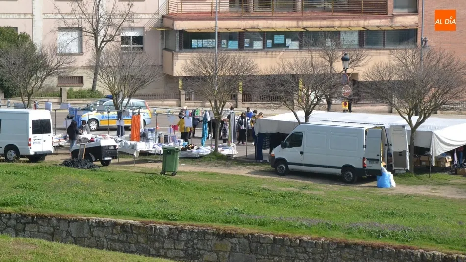Foto 9 - Un total de 10 puestos acaban por conformar el mercadillo sabatino de esta semana  