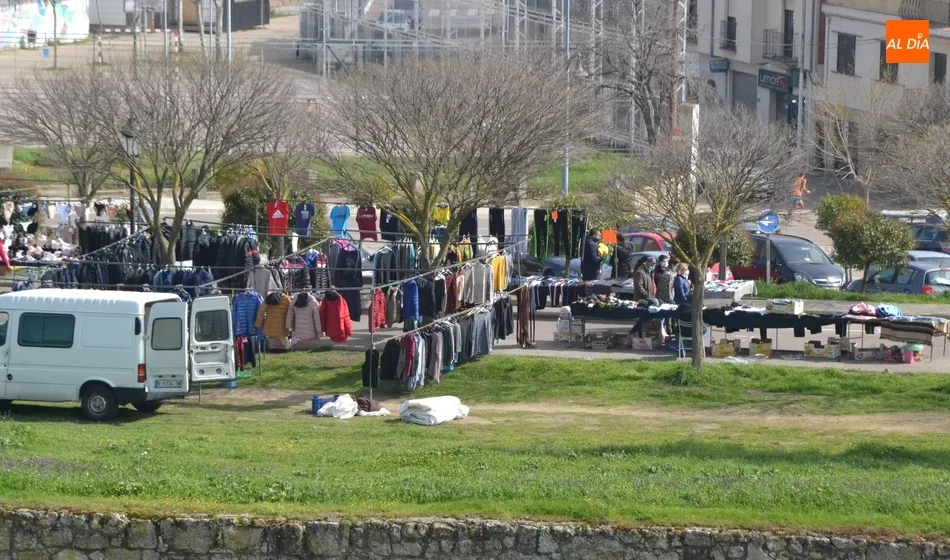 Un total de 10 puestos acaban por conformar el mercadillo sabatino de esta semana  
