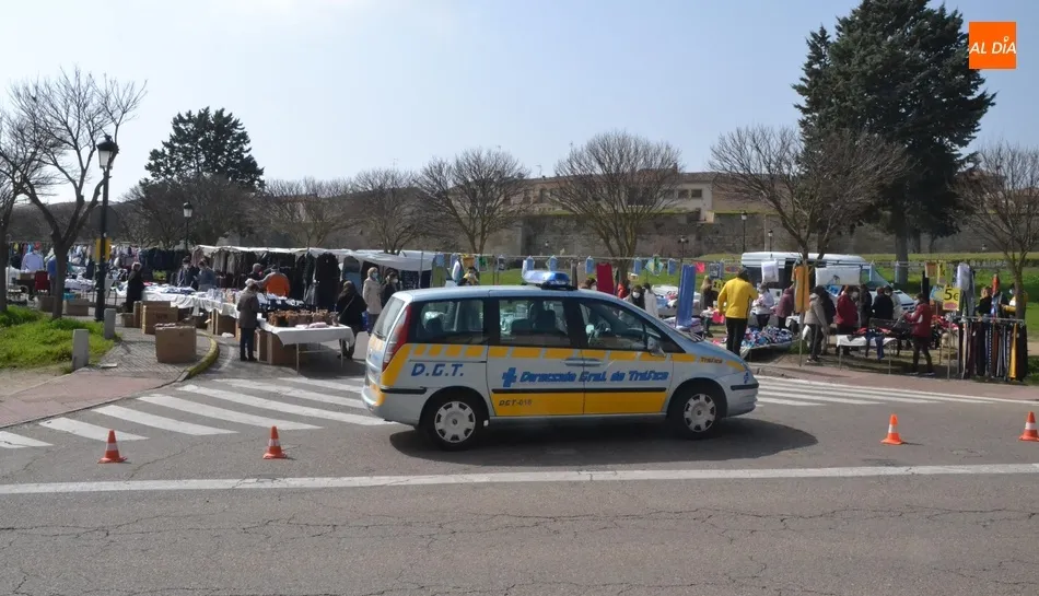 Foto 2 - Un total de 10 puestos acaban por conformar el mercadillo sabatino de esta semana  
