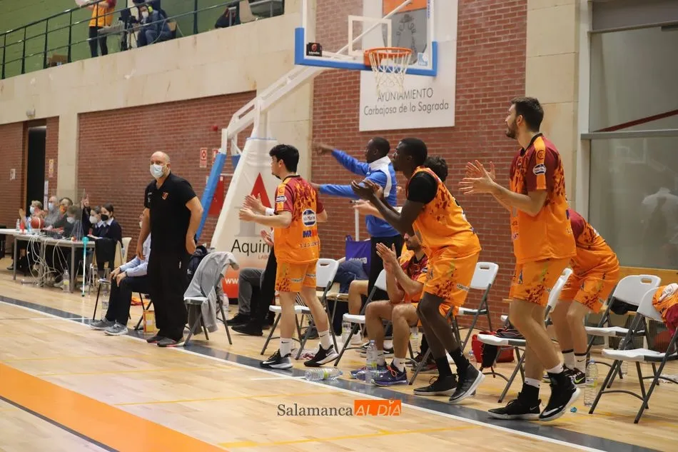 Foto 11 - Dura derrota del Aquimisa Carbajosa ante el l&iacute;der Juaristi (63-80)