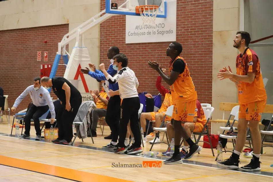 Foto 5 - Dura derrota del Aquimisa Carbajosa ante el l&iacute;der Juaristi (63-80)