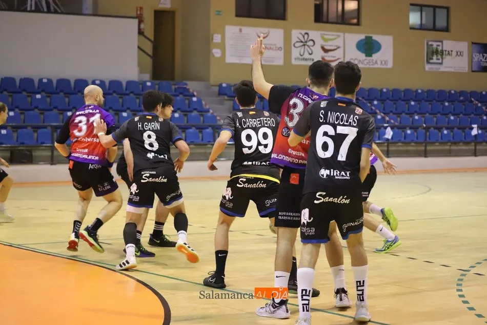 Foto 11 - El BM Salamanca vence al Balopal en un competido encuentro (34-33)
