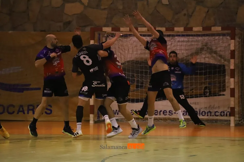 Foto 7 - El BM Salamanca vence al Balopal en un competido encuentro (34-33)