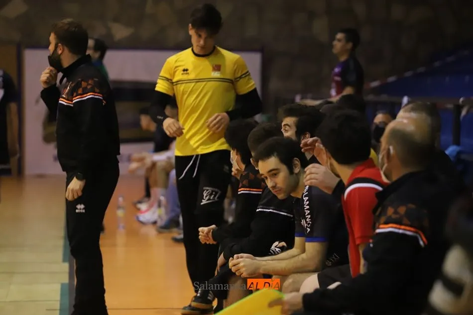 Foto 6 - El BM Salamanca vence al Balopal en un competido encuentro (34-33)