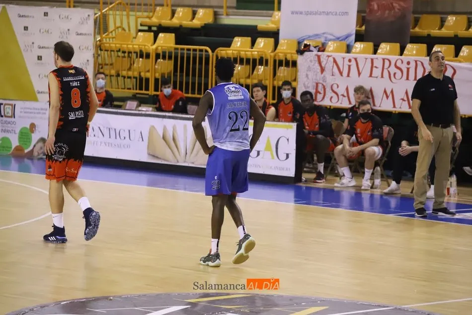 Foto 11 - El CB Tormes saca su poder&iacute;o para dejar KO al Bezana (77-68)