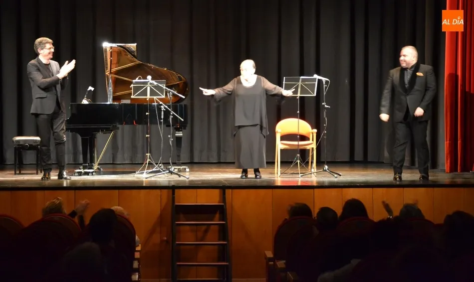 Foto 5 - Mar&iacute;a Galiana encandila al p&uacute;blico de Ciudad Rodrigo, de la cual dijo que &ldquo;me gusta mucho&rdquo;  