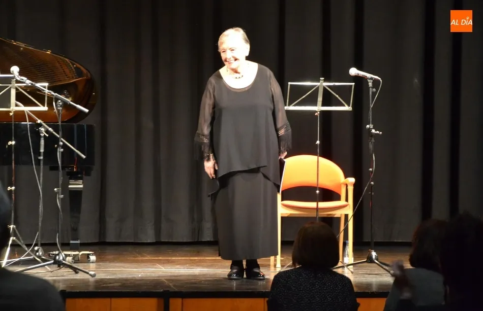 Foto 3 - Mar&iacute;a Galiana encandila al p&uacute;blico de Ciudad Rodrigo, de la cual dijo que &ldquo;me gusta mucho&rdquo;  