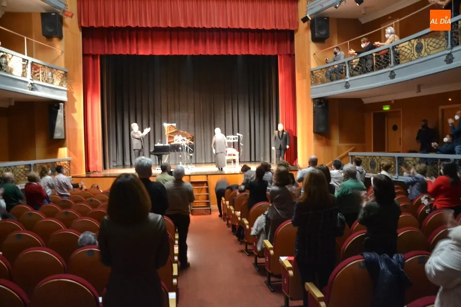 Foto 4 - Mar&iacute;a Galiana encandila al p&uacute;blico de Ciudad Rodrigo, de la cual dijo que &ldquo;me gusta mucho&rdquo;  