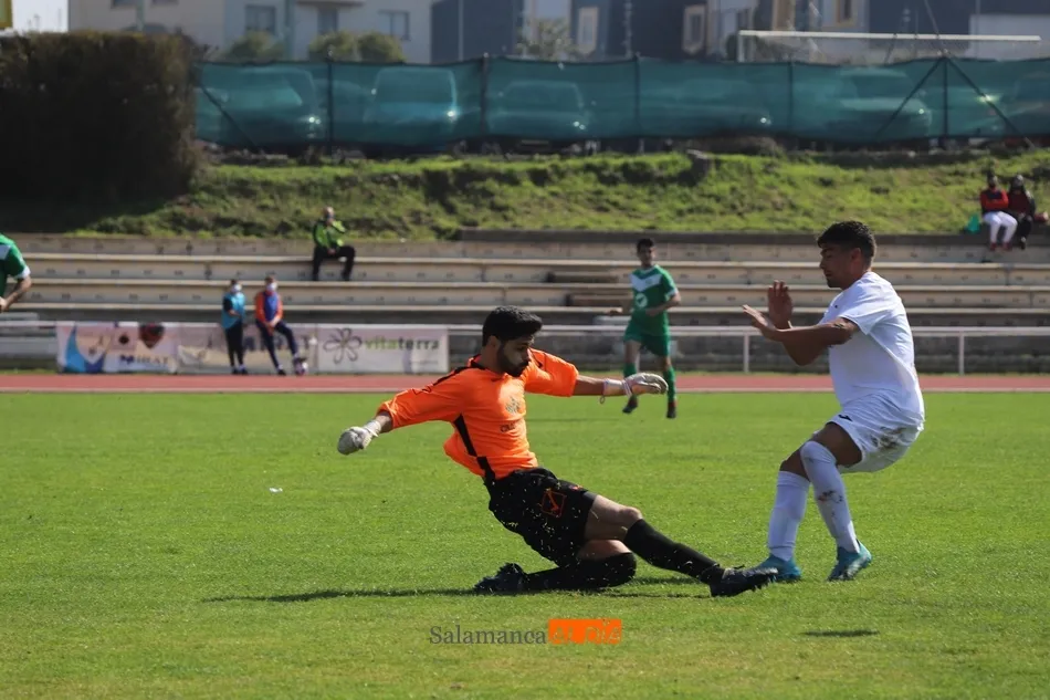 Foto 3 - El Ribert de Jehu vuelve a tirar de pegada para superar al Coreses y seguir l&iacute;der de la Regional...