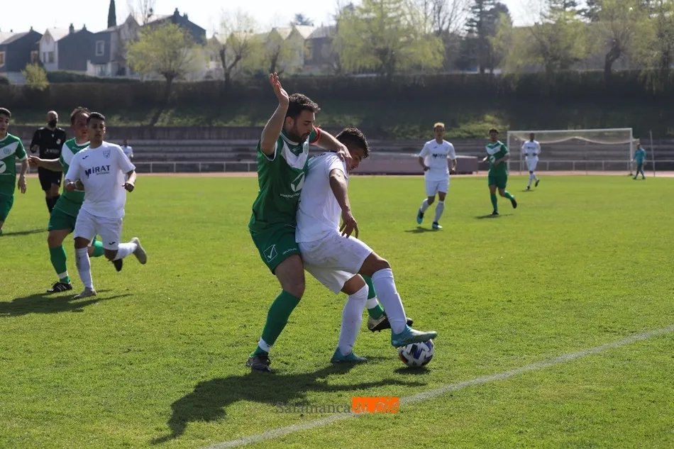 Foto 2 - El Ribert de Jehu vuelve a tirar de pegada para superar al Coreses y seguir l&iacute;der de la Regional...