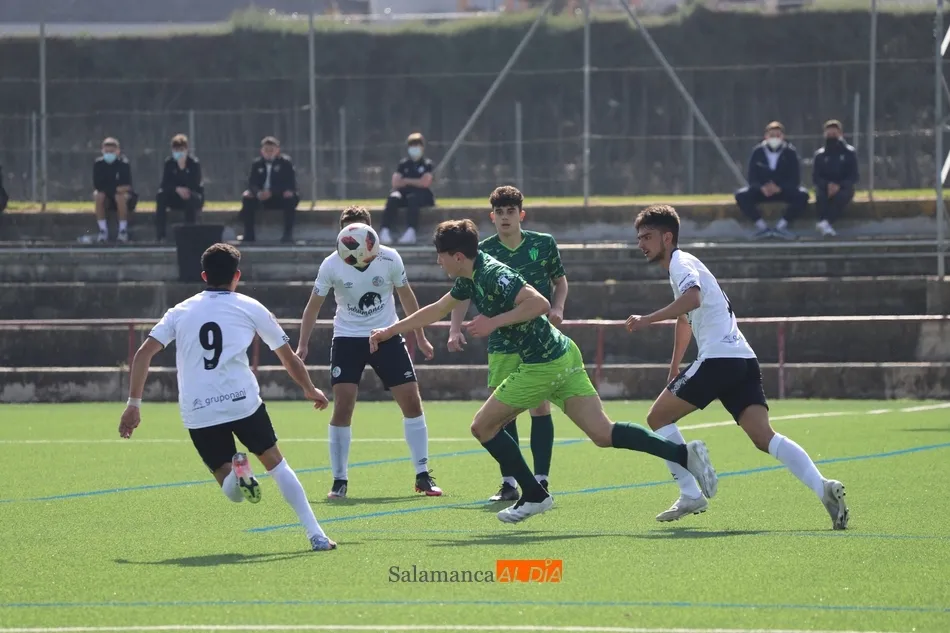 Foto 9 - El Guijuelo gana el derbi de Juvenil Regional al Salamanca UDS y se coloca segundo (0-2)
