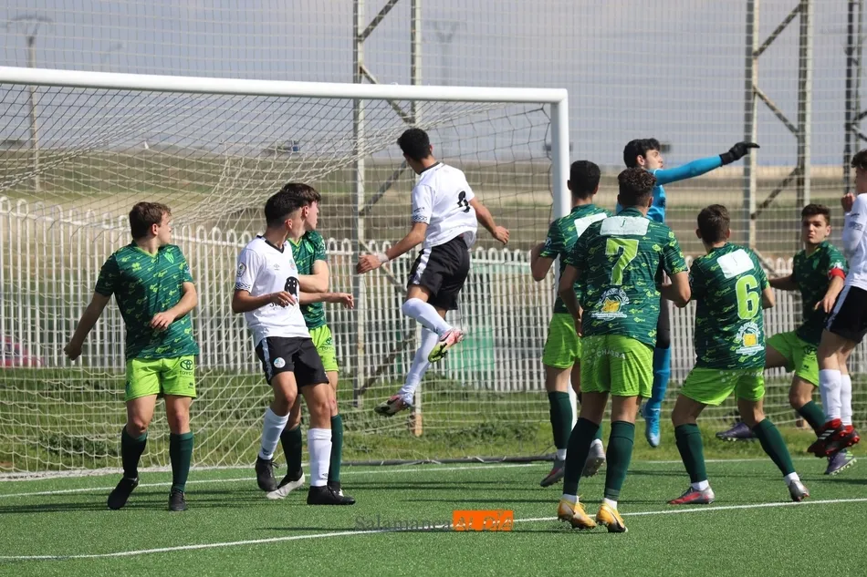 Foto 6 - El Guijuelo gana el derbi de Juvenil Regional al Salamanca UDS y se coloca segundo (0-2)