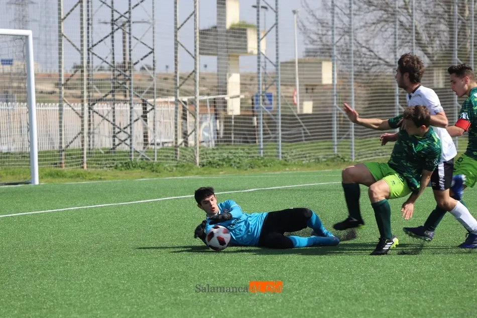 Foto 5 - El Guijuelo gana el derbi de Juvenil Regional al Salamanca UDS y se coloca segundo (0-2)