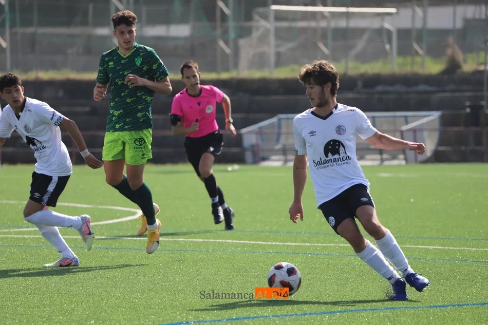 Foto 3 - El Guijuelo gana el derbi de Juvenil Regional al Salamanca UDS y se coloca segundo (0-2)