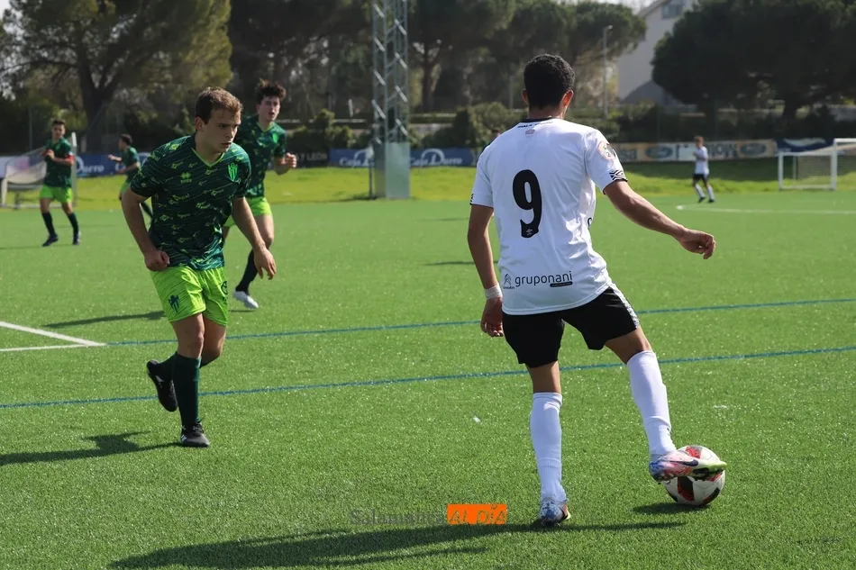 Foto 10 - El Guijuelo gana el derbi de Juvenil Regional al Salamanca UDS y se coloca segundo (0-2)