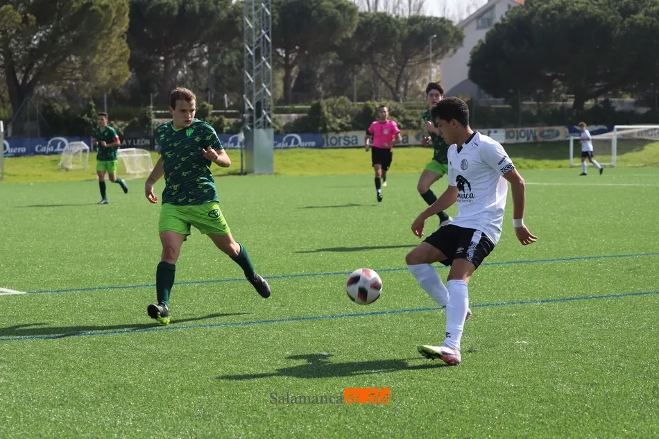 Foto 8 - El Guijuelo gana el derbi de Juvenil Regional al Salamanca UDS y se coloca segundo (0-2)