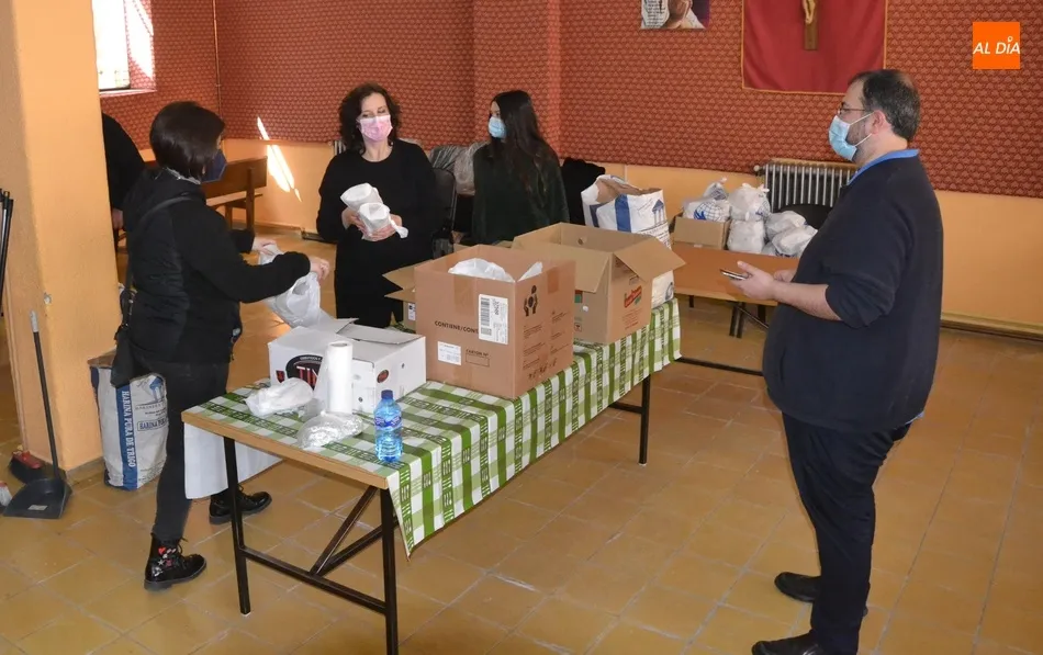 Manos Unidas reparte casi 300 bocadillos en su novedosa Operación Bocata a domicilio  