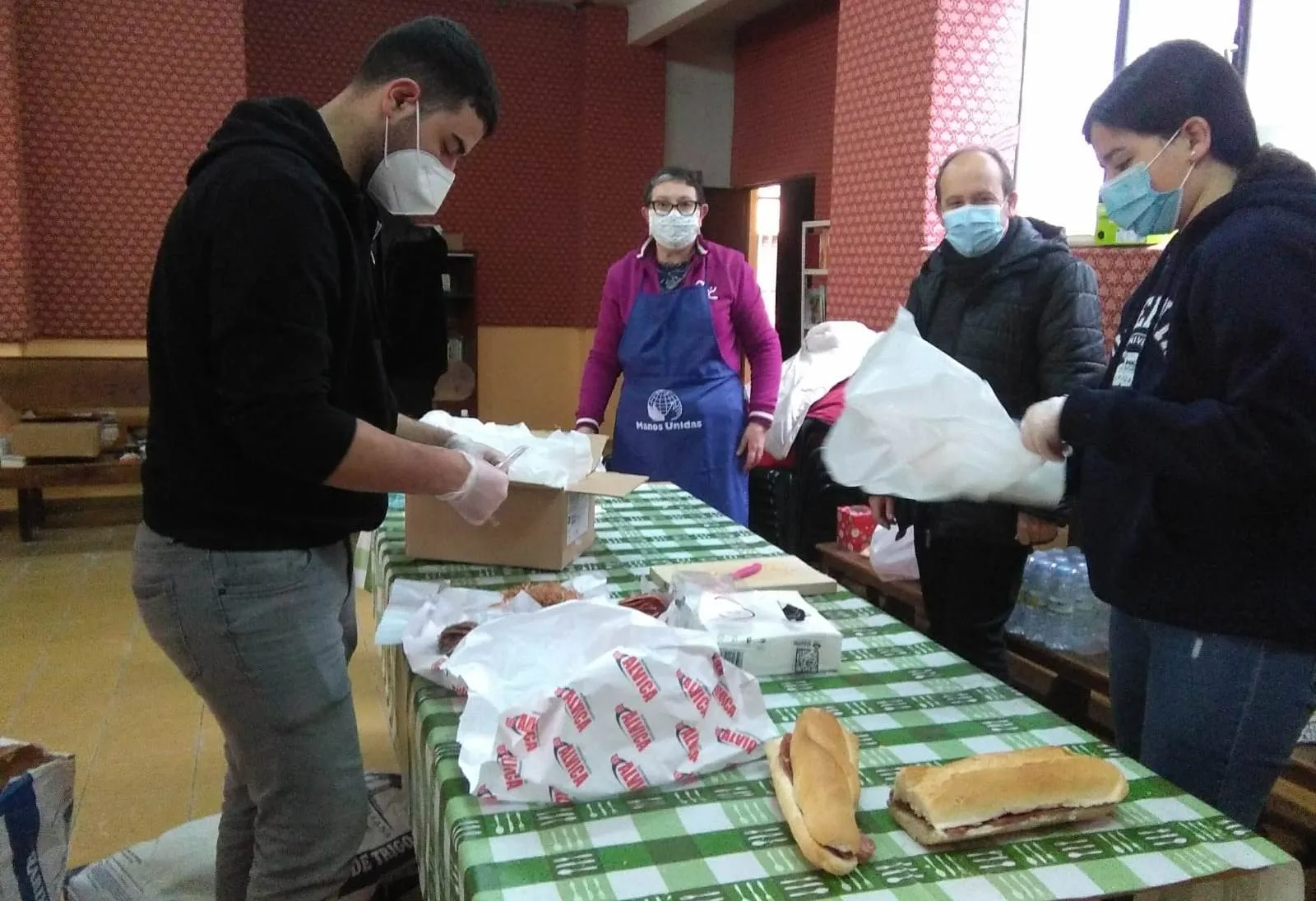 Foto 6 - Manos Unidas reparte casi 300 bocadillos en su novedosa Operaci&oacute;n Bocata a domicilio  