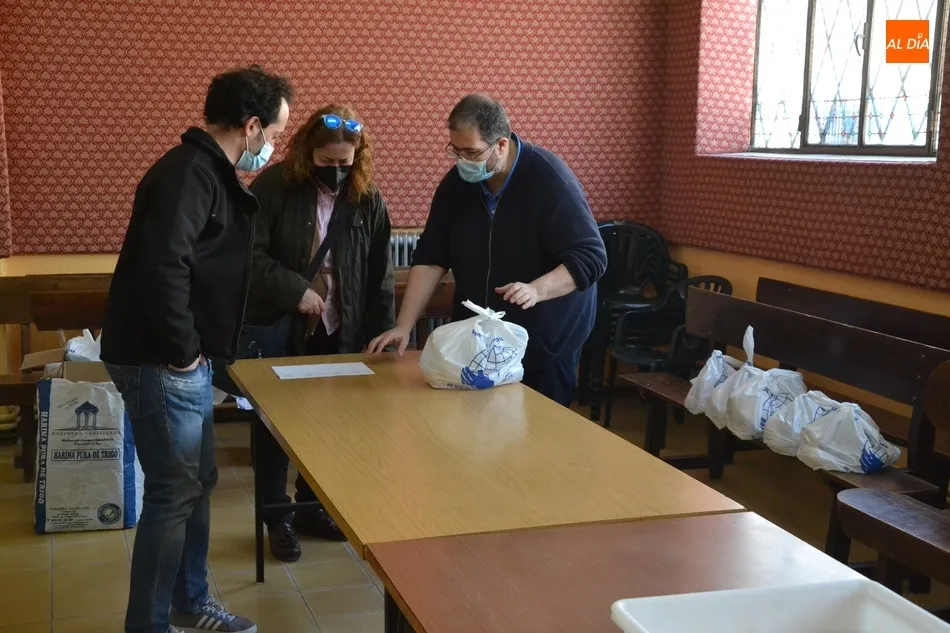 Foto 9 - Manos Unidas reparte casi 300 bocadillos en su novedosa Operaci&oacute;n Bocata a domicilio  