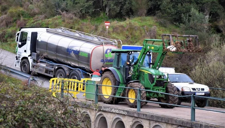 Foto 11 - La odisea de los ganaderos de La Bouza para hacer llegar su leche a una industria de Portugal  