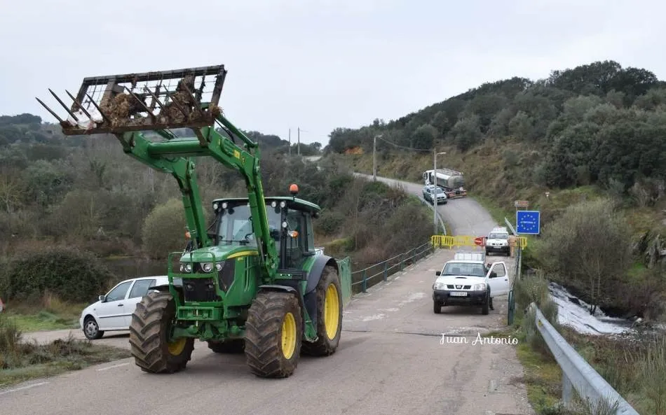 Foto 3 - La odisea de los ganaderos de La Bouza para hacer llegar su leche a una industria de Portugal  