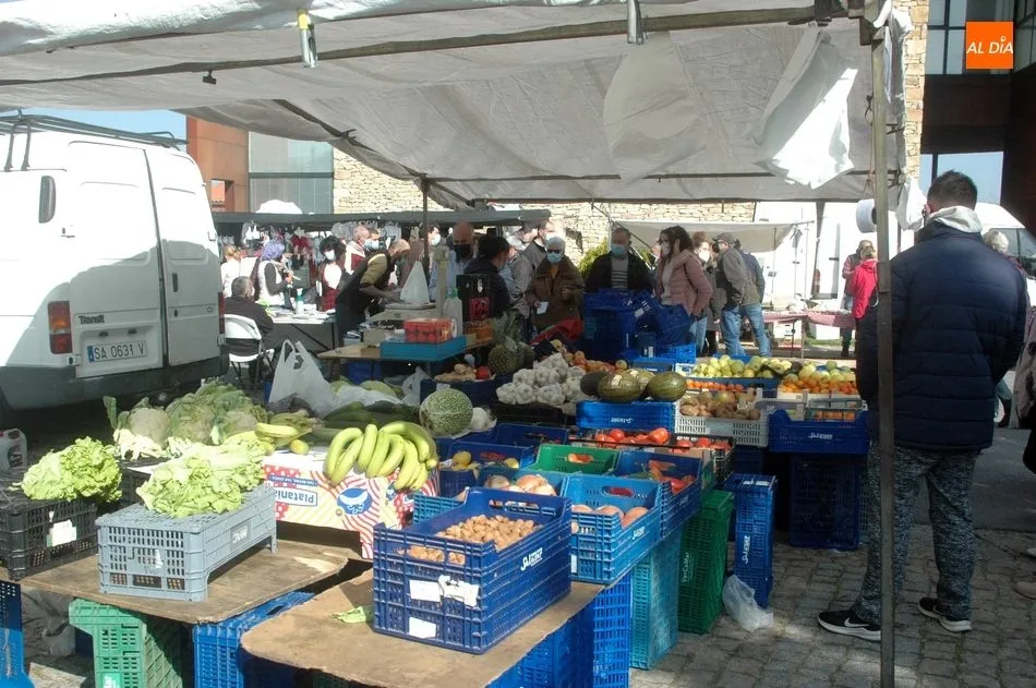 Foto 9 - El mercadillo de Trabanca acoge una buena afluencia de p&uacute;blico en su edici&oacute;n del mes de marzo  