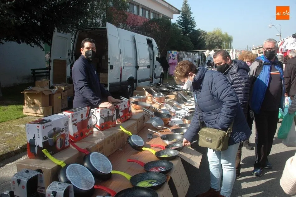 Foto 5 - El mercadillo de Trabanca acoge una buena afluencia de p&uacute;blico en su edici&oacute;n del mes de marzo  
