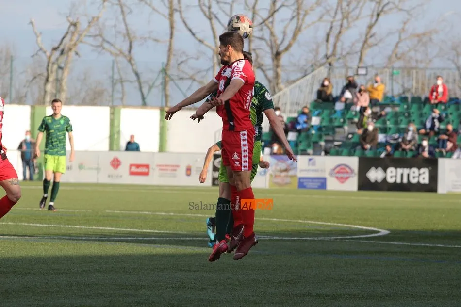 Foto 9 - Nespral llega, besa al santo, gana el derbi ante un Guijuelo con 9 y mete casi de forma matem&aacute;tica ...