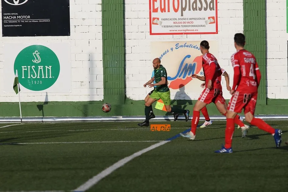 Foto 7 - Nespral llega, besa al santo, gana el derbi ante un Guijuelo con 9 y mete casi de forma matem&aacute;tica ...