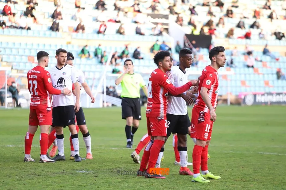 Foto 9 - El Salamanca UDS se deja la vida y no puede pasar del empate con el Zamora (1-1)