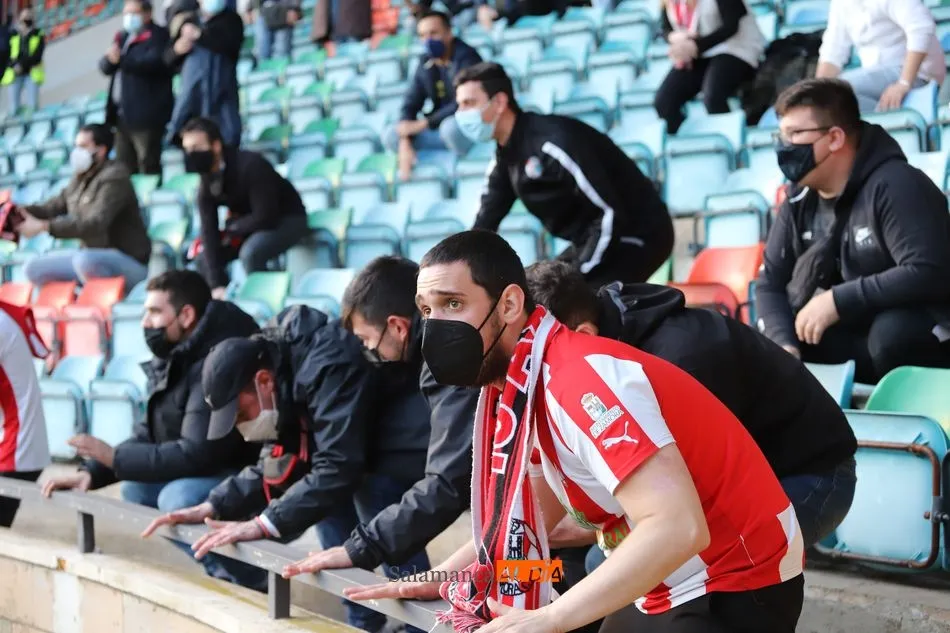 Foto 3 - El Salamanca UDS se deja la vida y no puede pasar del empate con el Zamora (1-1)