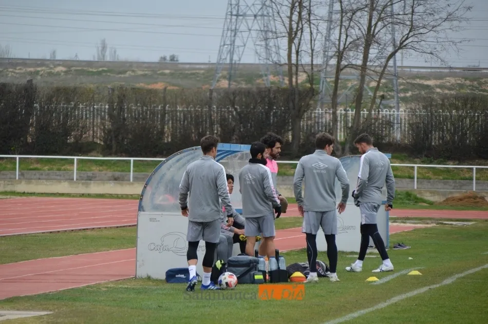 Foto 2 - El Salamanca UDS entrena por primera vez tras su descenso a Segunda RFEF y lo hace sin Casado