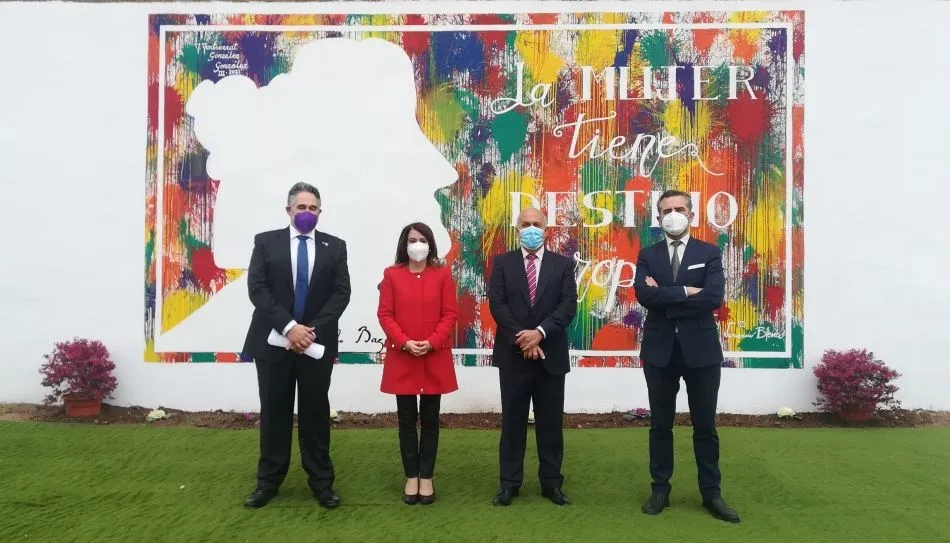 Inauguración de este mural con el director provincial de Educación en Salamanca, Ángel Morín, y la concejala de Educación, Cultura y Festejos del Ayuntamiento de Salamanca, Mª Victoria Bermejo, entre otras autoridades